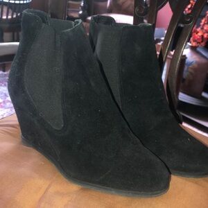EUC LK Bennett London suede wedge